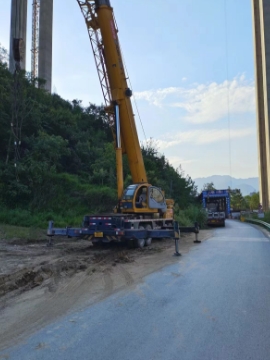 云陽鵬幅吊裝提供多種噸位的吊車，可以滿足不同工程項目的需求-- 重慶鵬幅機械設備租賃有限公司