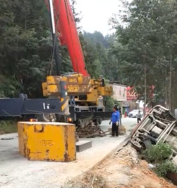 在田東縣如何你是初次租吊車請務(wù)必注意這幾件事！-- 廣西田東匯新機械工程有限公司 