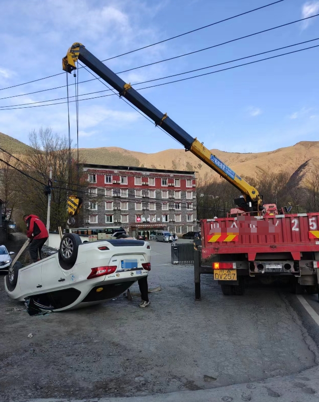 關于甘孜新都橋吊車出租，你了解多少？-- 甘孜州新都橋起航機械租賃公司