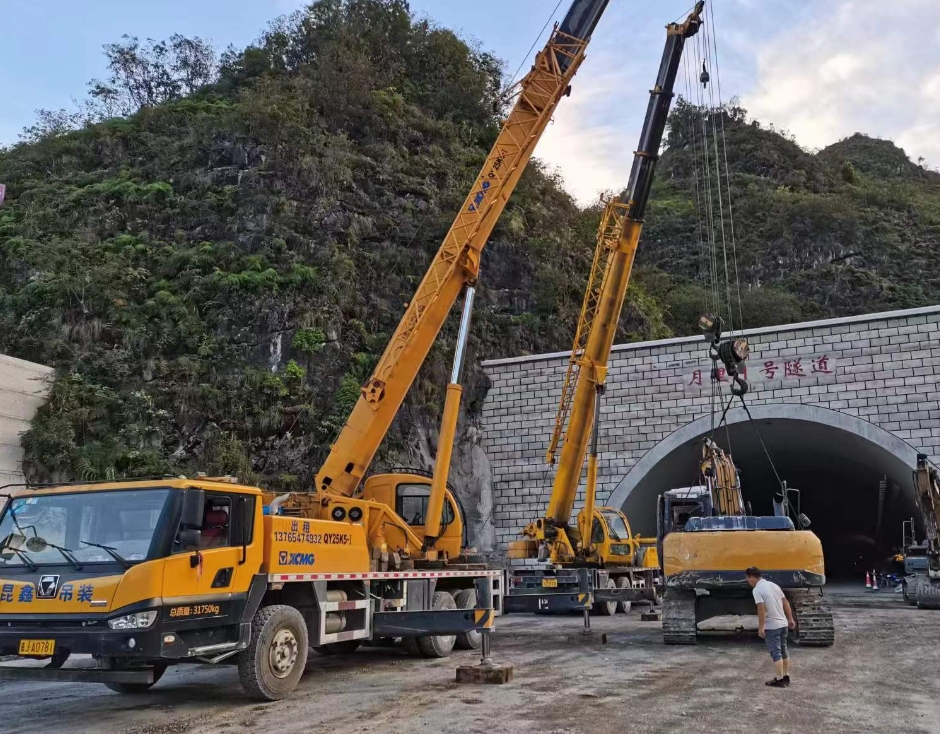 吊車的車燈亮度怎樣滿足夜間作業需求？-- 獨山昆鑫吊裝有限公司