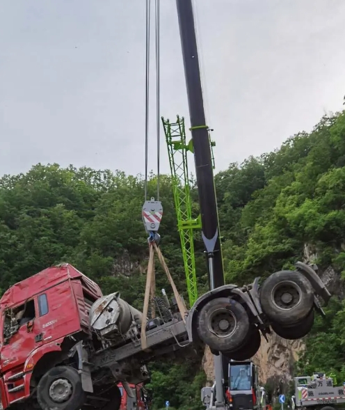 在大型商場建設(shè)中，吊車吊裝怎樣避免影響商場營業(yè)？-- 華亭市暢速吊裝服務(wù)中心