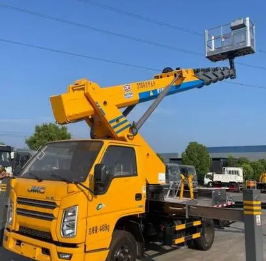 高空作業(yè)車出租能滿足各種高度需求嗎？-- 大邑縣眾捷吊裝吊車出租公司