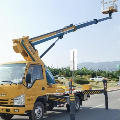 使用登高車進行高空廣告安裝時需要注