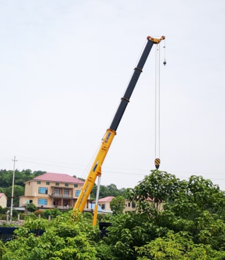 吊車發(fā)動機(jī)機(jī)突然熄火怎么回事，在使用吊車時(shí)有什么安全措施？-- 醴陵市本地吊裝服務(wù)有限公司 