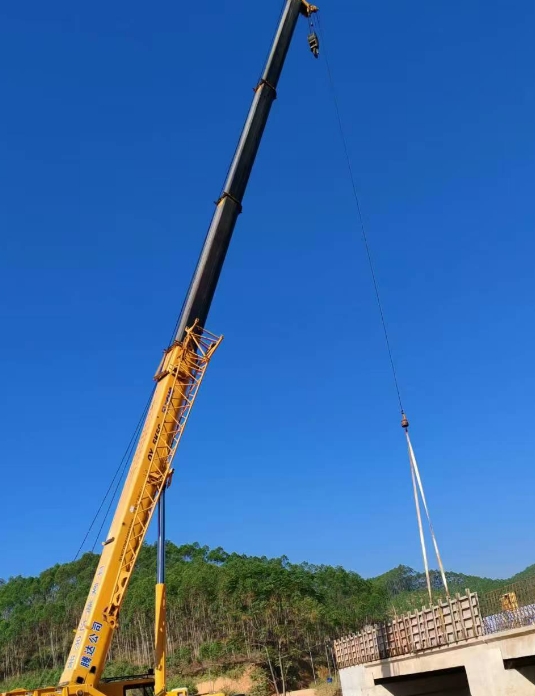 吊車的快速收放鉤功能對提高作業(yè)效率有多大幫助？-- 防城港市防城區(qū)豐春吊裝服務(wù)中心