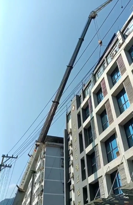 搭建舞臺設(shè)施需要租用吊車來協(xié)助搭建工作嗎？-- 梧州市大力吊裝服務(wù)中心