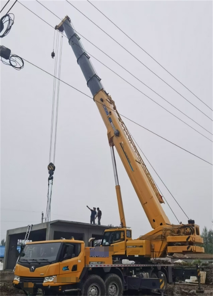 吊車駕駛室內部有顯示很多指標和參數，都有什么作用？-- 欽州市創新吊裝公司