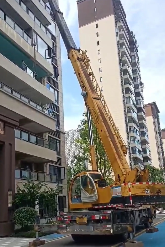 不同噸位吊車的吊臂長度范圍是多少？-- 晉城市宏泰吊裝設(shè)備搬運(yùn)服務(wù)中心