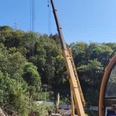 吊車作業過程中對周邊建筑物造成潛在