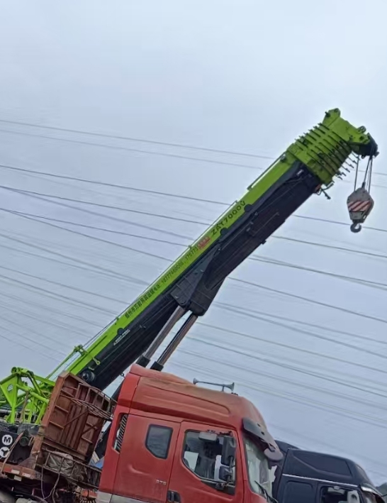 荊門市周邊吊車出租，安全作業(yè)保障你了解多少？-- 荊門宏巨吊裝吊車出租服務(wù)中心