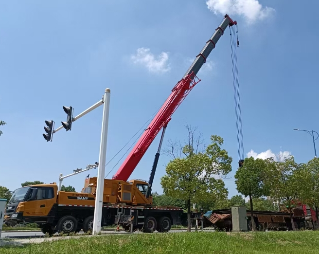 臨江鎮雨季施工時吊車租賃需注意哪些安全事項？-- 樟樹市立刻吊裝機械租賃服務中心